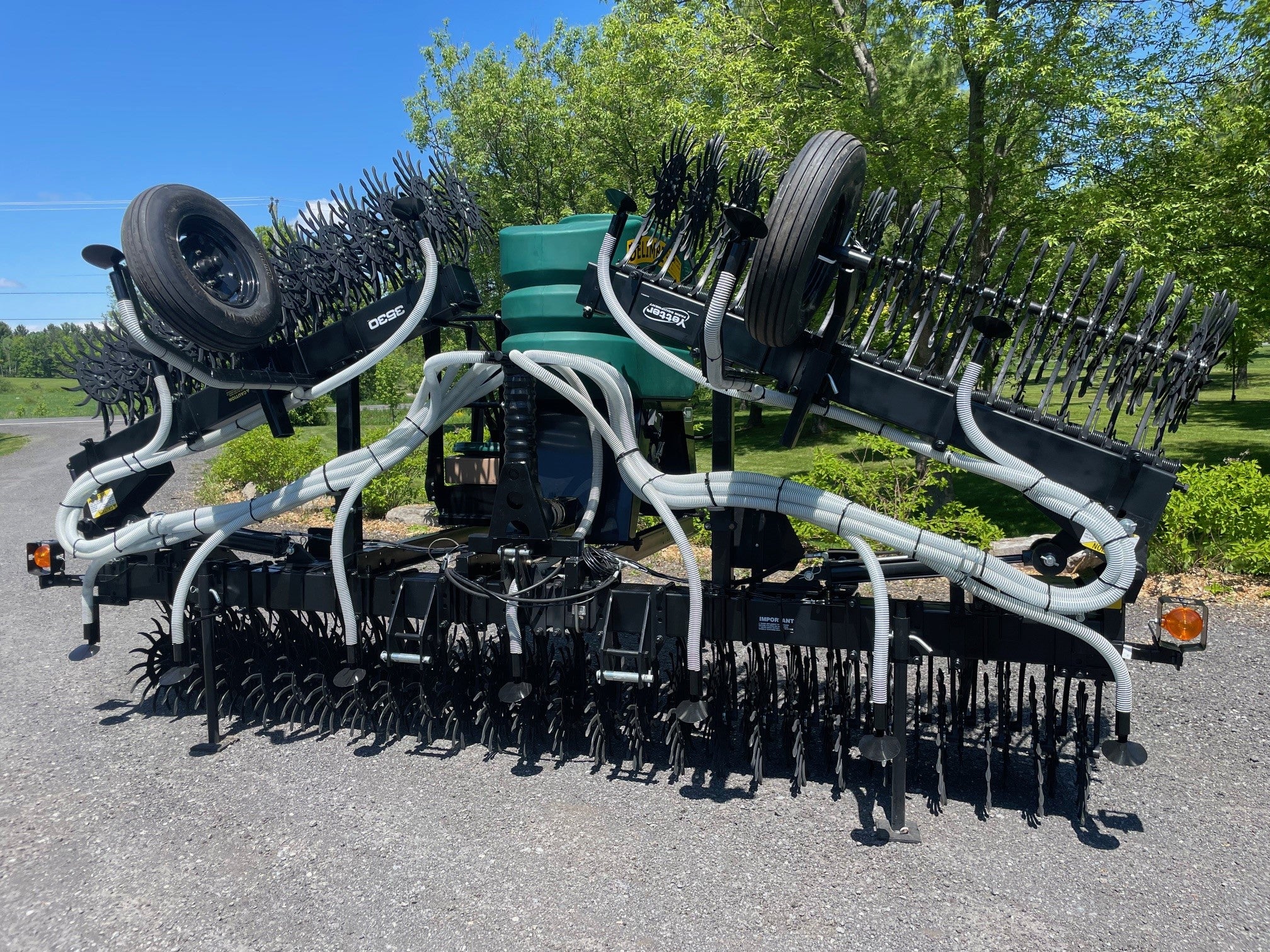 Double wheel rotary hoe element